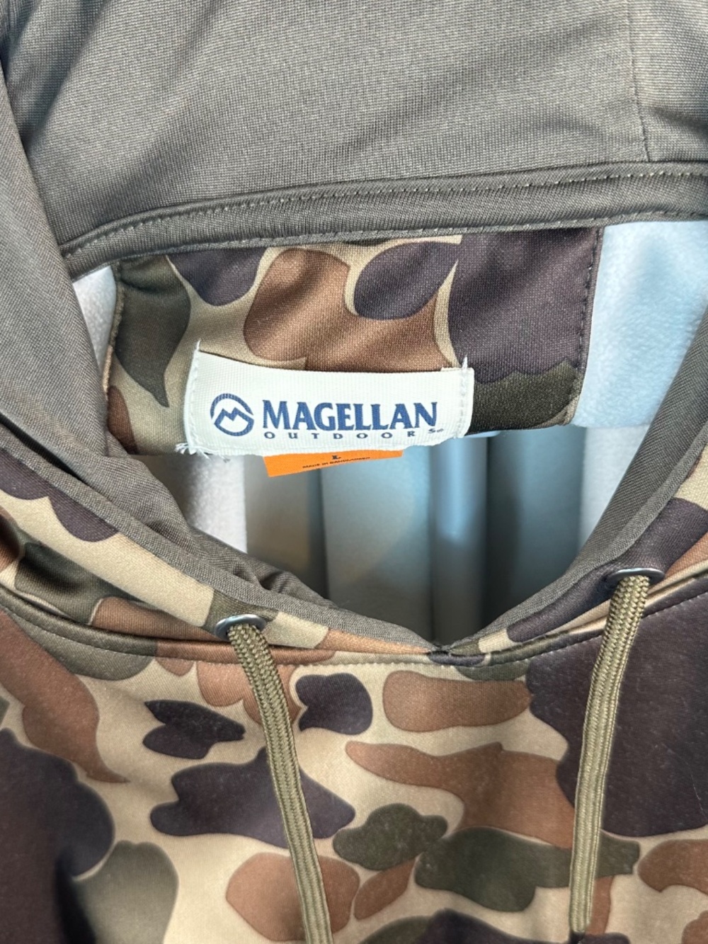 Magellan Outdoors Hooded Pullover in Army Camo Pattern, Size Large - Picture 5 of 6